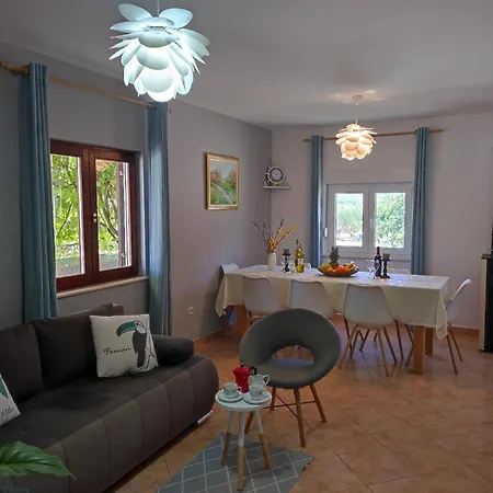 House Mila * Trnbusi